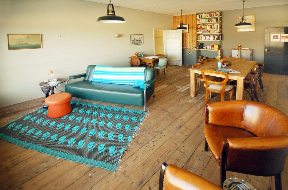 1. lounge20